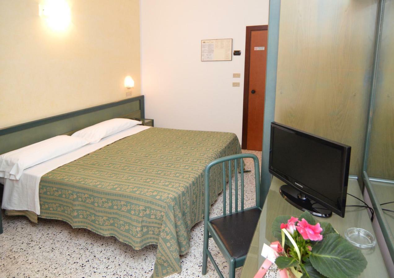 Hotel Adele Bellaria-Igea Marina Eksteriør billede